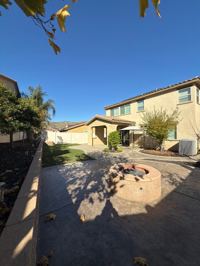 Building Photo - Chervil Way