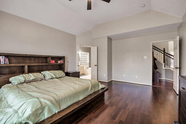 Building Photo - 301 Oak Creek Ln