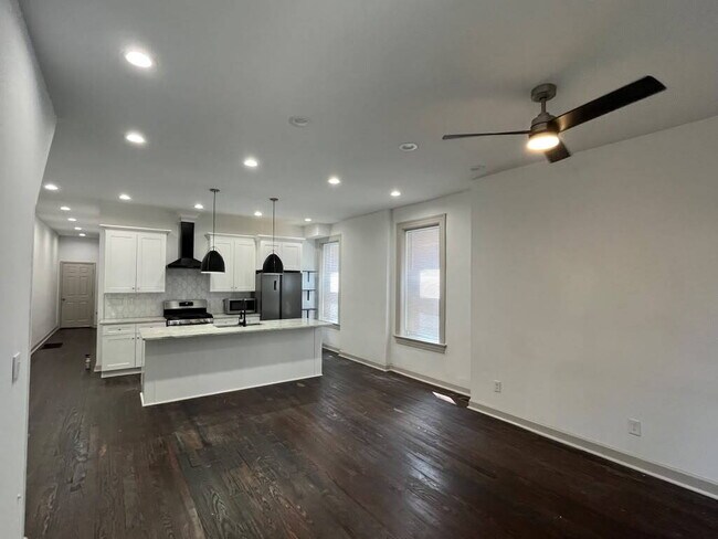 Building Photo - "Executive 2-Bedroom Haven with Gleaming Hardwood Floors in St. Louis City – 3852 Juniata Street!...