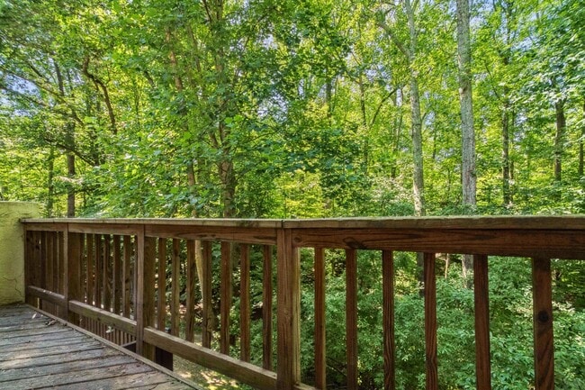 Building Photo - Reston-Renovated 3 BR / 2 BA / 2 1/2 BA En...