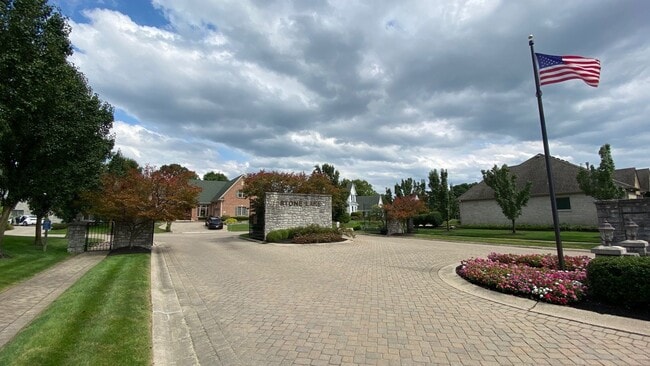 Building Photo - 5665 Stone Lake Dr