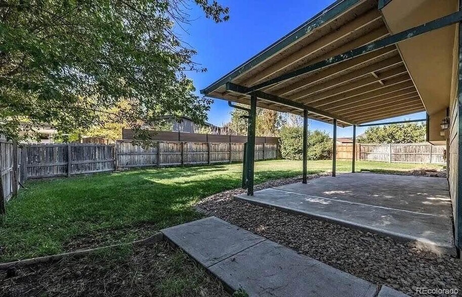 Building Photo - 7056 W Rowland Ave