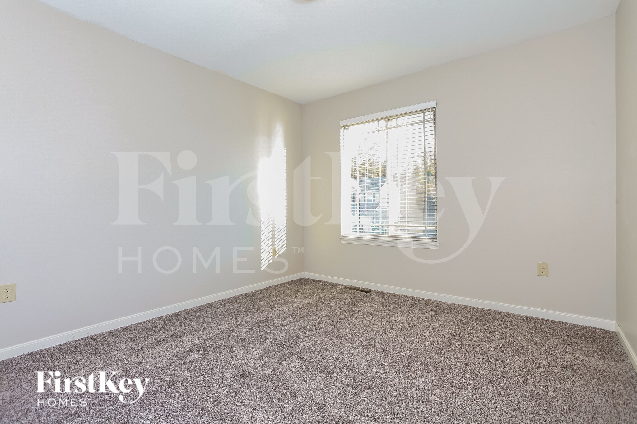Building Photo - 2724 Parkerridge Dr