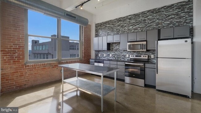 Building Photo - 444 N 4th St