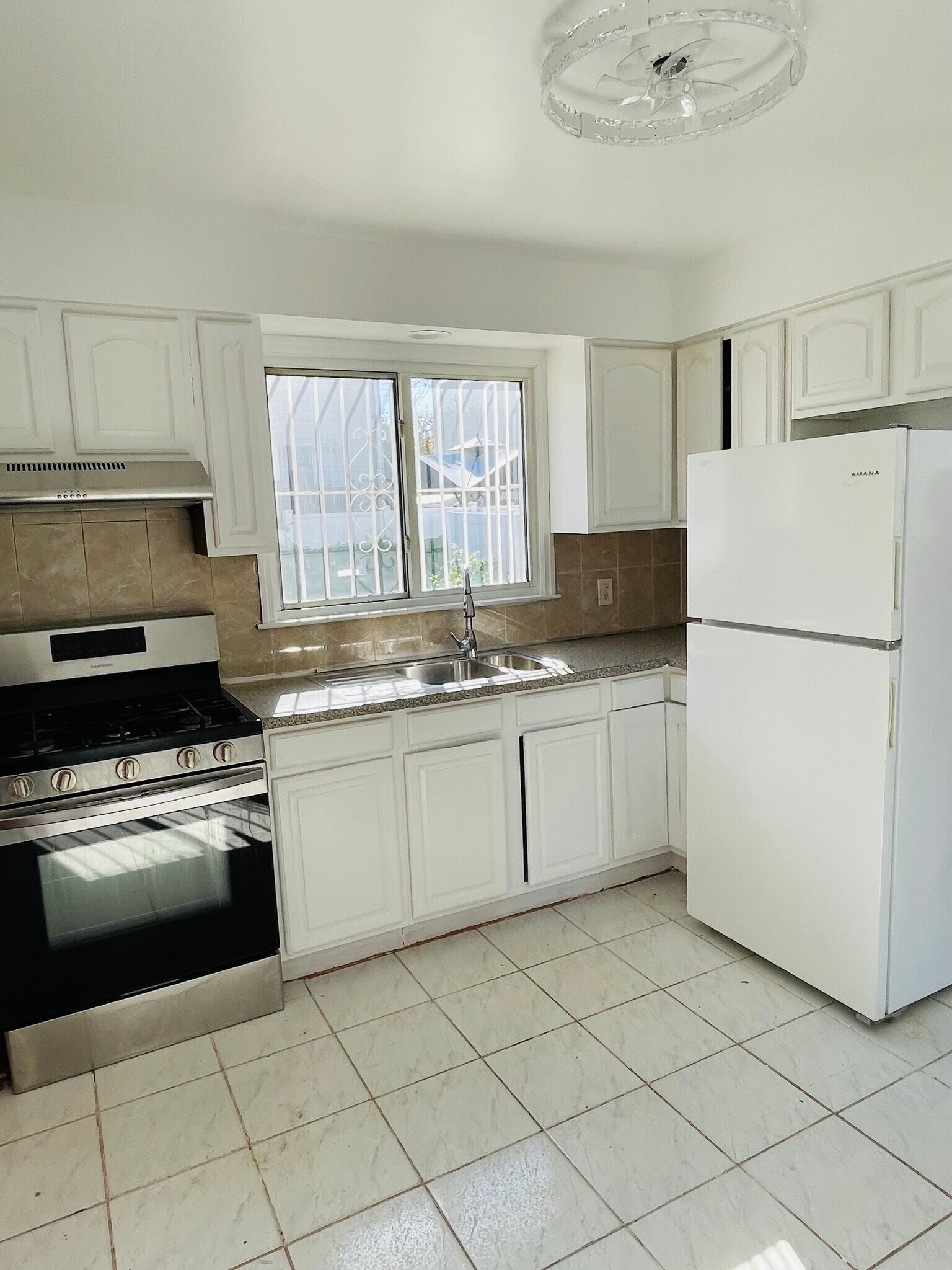 Kitchen - 50 Monsey Pl
