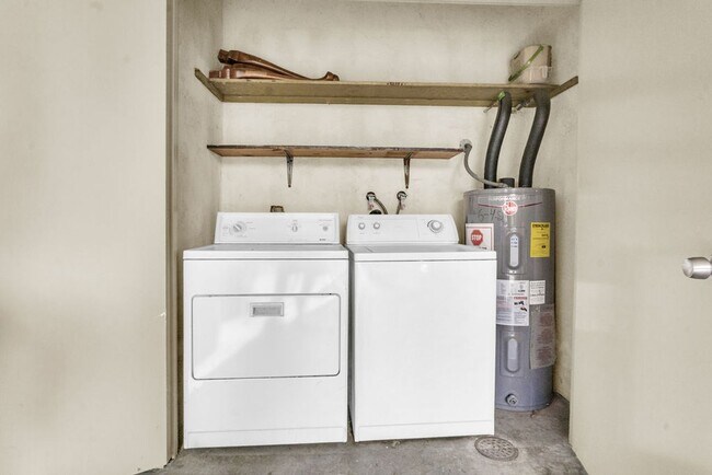 Building Photo - Spacious four bedroom in Prime UTC/UCSD Location! Available immediately!