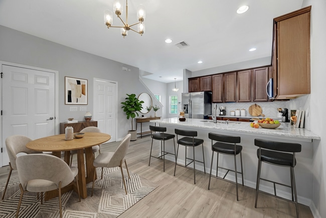 Building Photo - 3 Bedroom 2 Bathroom Townhouse