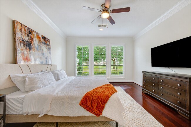 Building Photo - 2011 Spring Cedar Ln