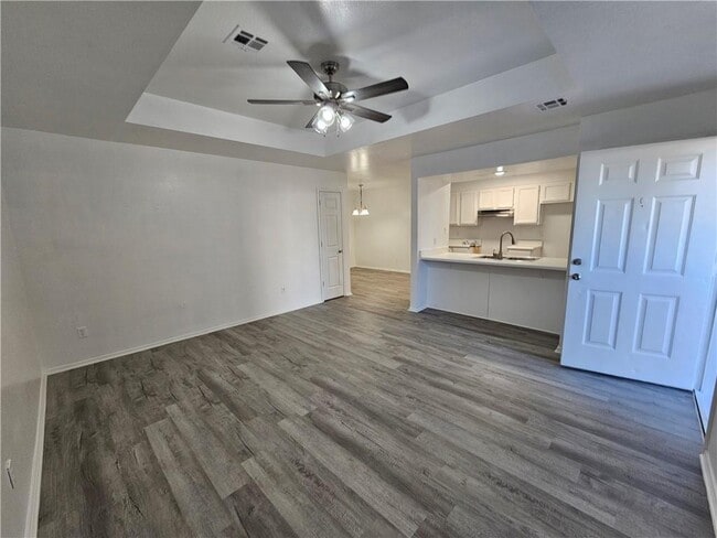 Building Photo - 2324 W Roselawn St