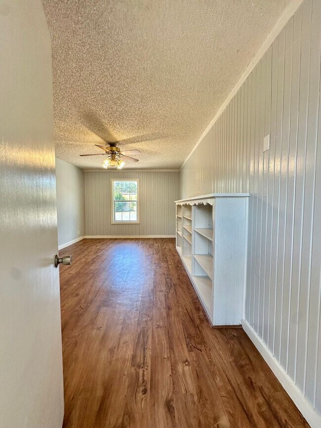 Building Photo - NOW AVAILABLE - Large 4 Bedroom Santa Rita...