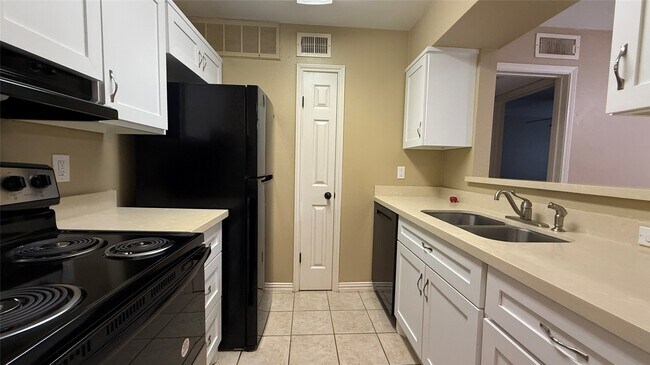 Building Photo - 3500 Tangle Brush Dr