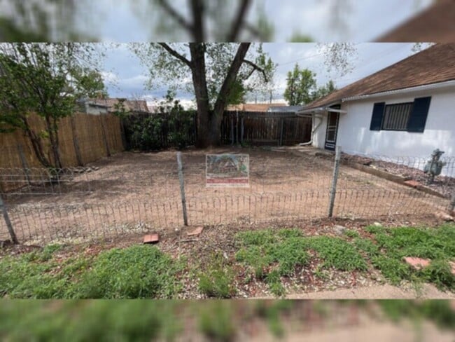 Building Photo - Westside bungalow available for rent