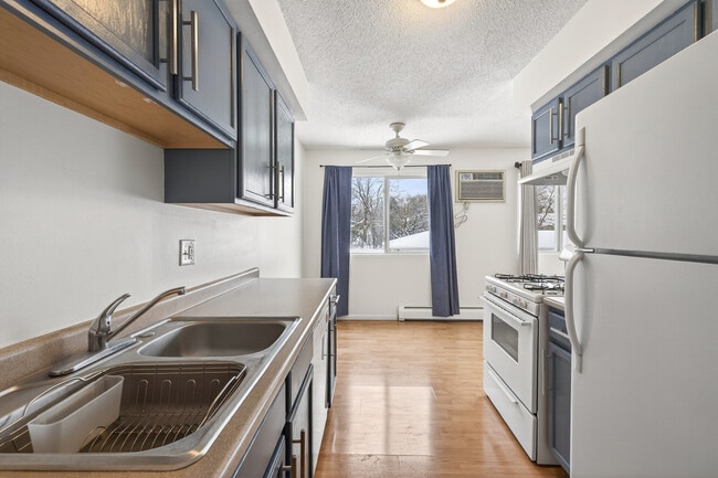 Building Photo - Rosco Apts- 2740