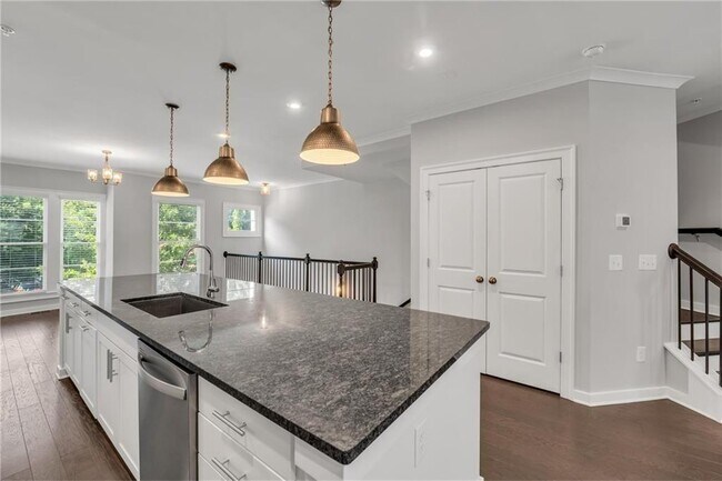 Building Photo - 552 Ember Ln NW