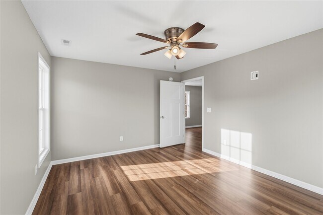 Building Photo - 15 Paislynne Ct