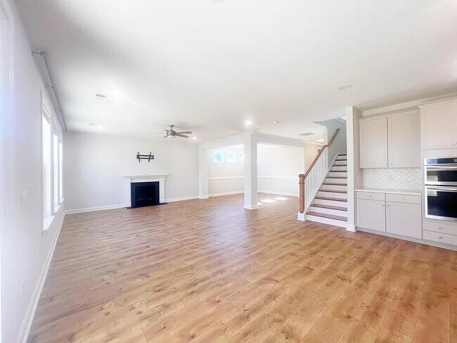 Building Photo - 1105 Cortland Vly