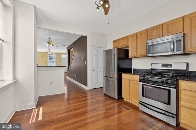 Building Photo - 219 Hermitage St