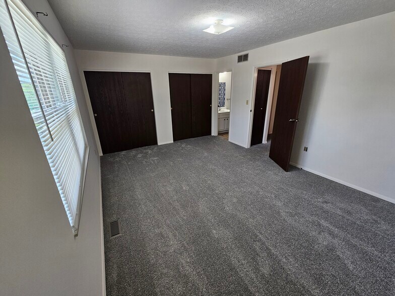 Building Photo - 265 N Ashbrook Cir