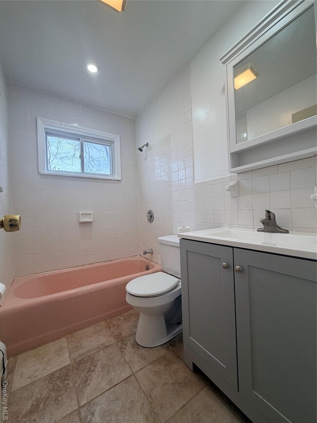 Building Photo - 717 Doane Ave