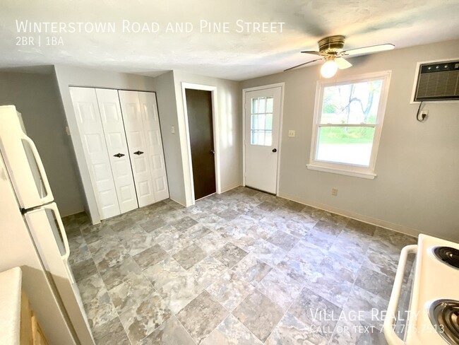 Building Photo - Large 2-Bedroom Townhome in Red Lion! Pati...