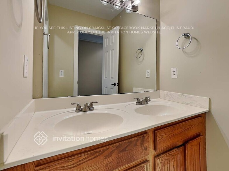 Building Photo - 9014 Sandpiper Dr