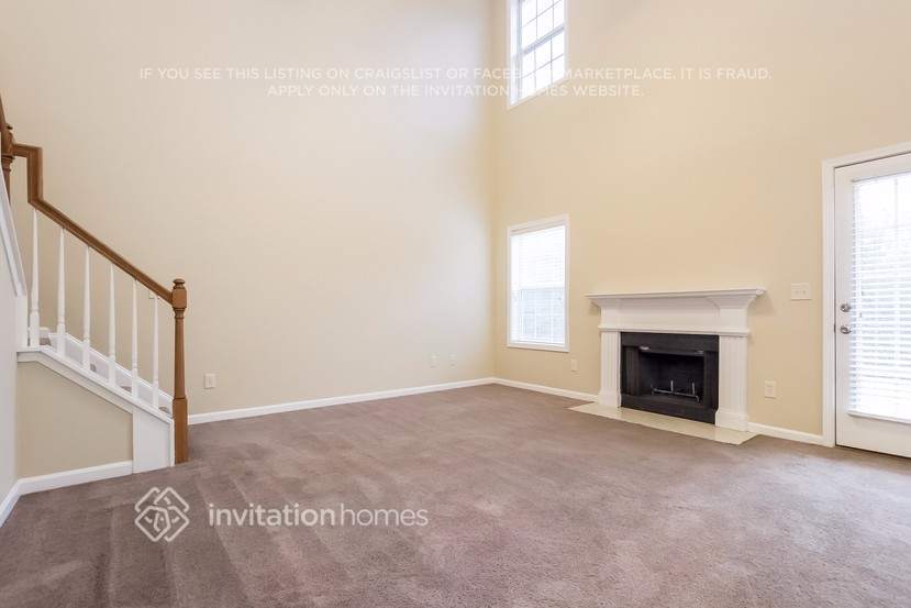 Building Photo - 6532 Silk Tree Pointe