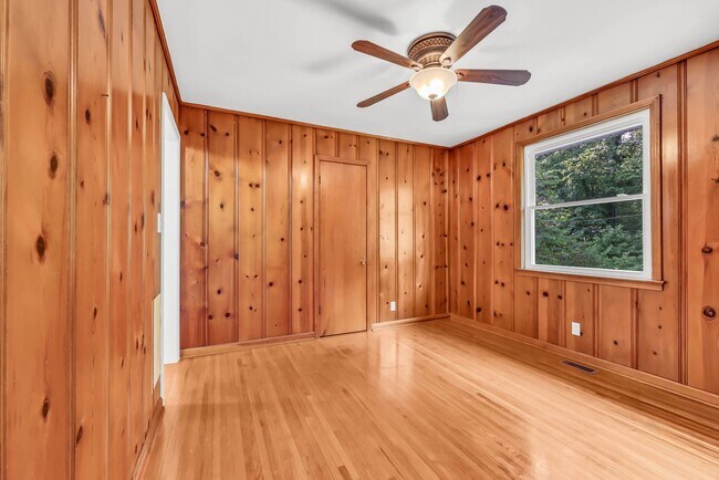 Building Photo - 613 Channell Dr