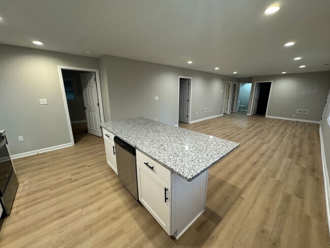 Building Photo - 4 Bed, 2.5 Bath with Park Access in the perfect location in Nicholasville! Stainless Steel Applia...