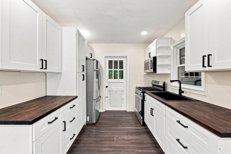 Building Photo - 2875 Orion Dr