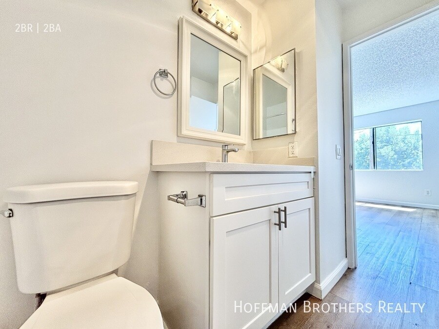 Building Photo - 11817 Victory Blvd