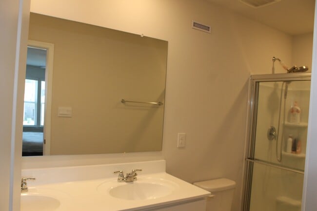 Building Photo - 1523 Stanford Ln