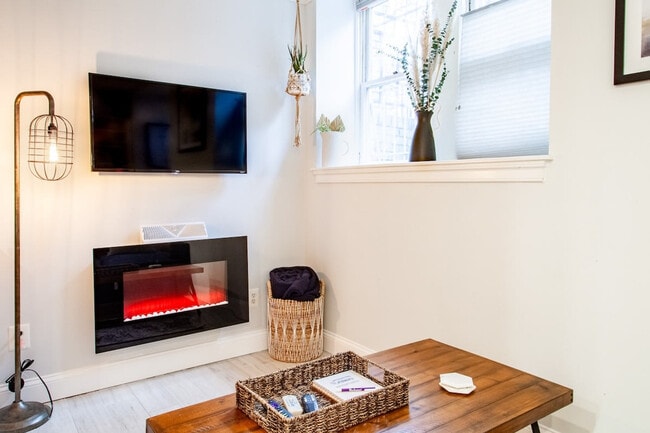 Building Photo - 1901 16th St NW