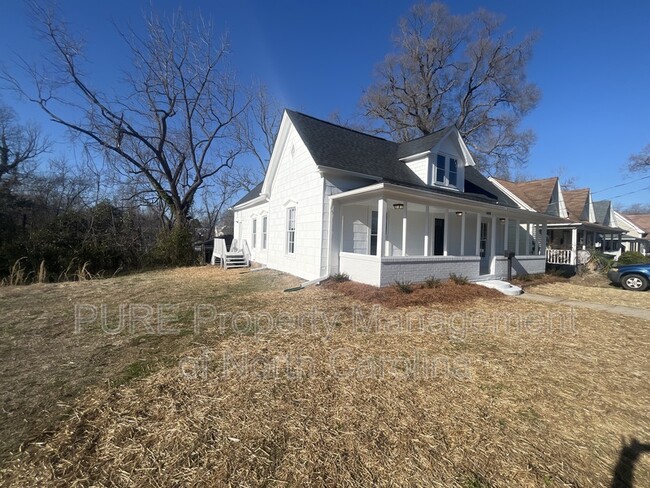 Building Photo - 608 S Yadkin Ave