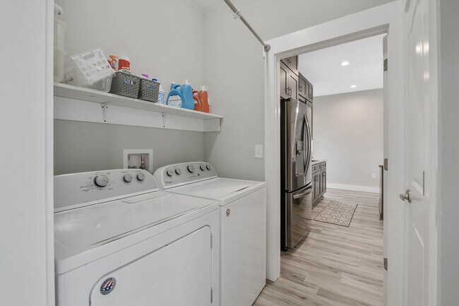 Building Photo - 486 Beatrice Point Rd