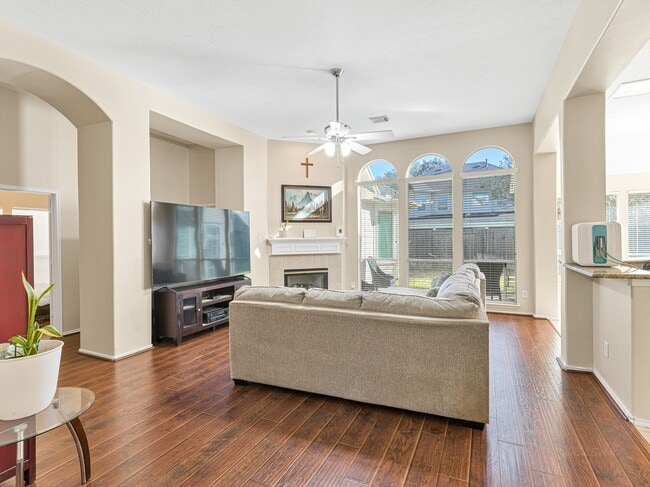 Building Photo - 3319 Shadowbark Dr