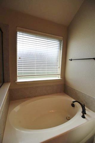 Building Photo - 6613 Meadow Glen Dr