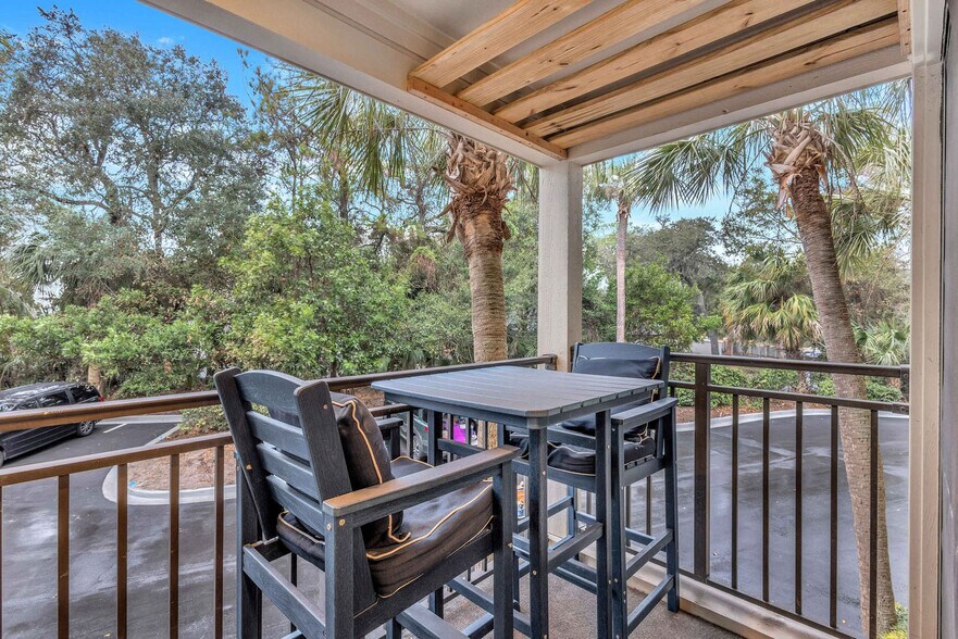 Building Photo - 23 S Forest Beach Dr