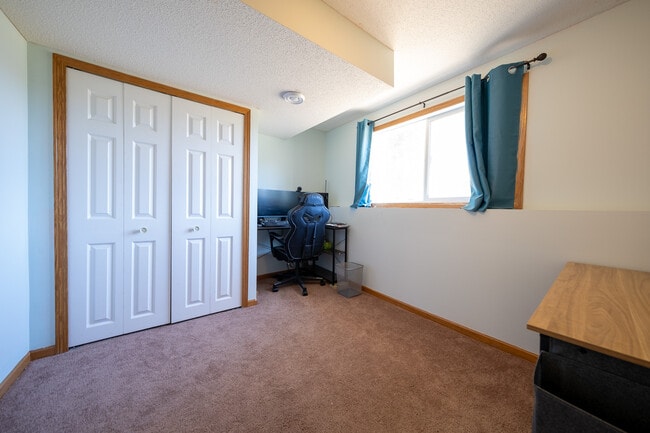 Building Photo - 8001 Vincent Cir N