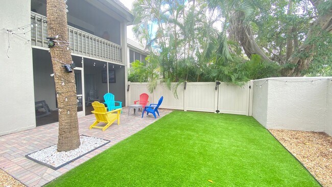 Building Photo - Charming 2/2 Seasonal Rental in Sarasota – Minutes from the Beach! Private Courtyard Included!!