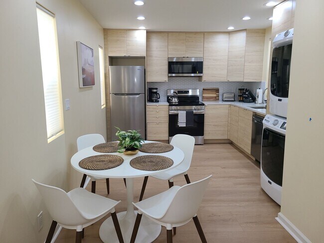 Building Photo - New built and fully furnished 2 bed 2. 5 baths in Point Loma