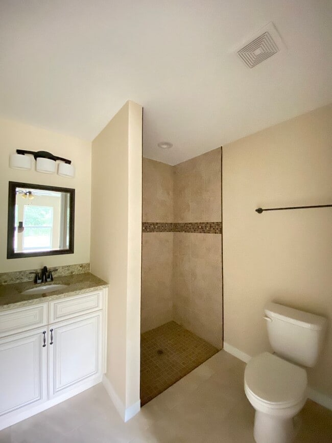 Building Photo - 6055 SW 155th St Rd