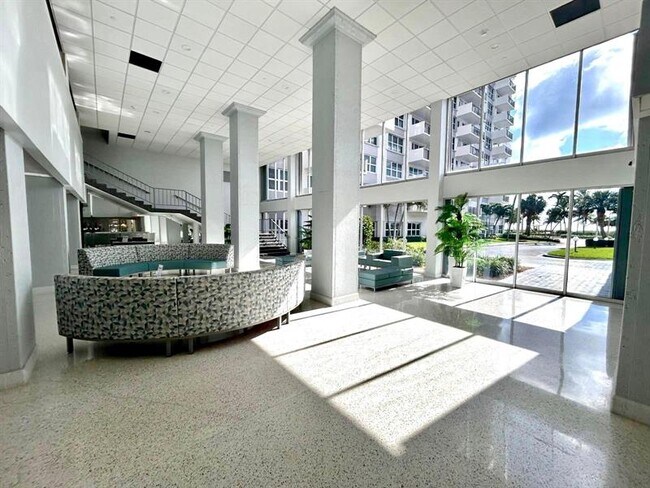 Building Photo - 405 N Ocean Blvd
