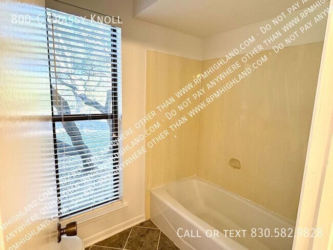 Building Photo - 800 Grassy Knoll