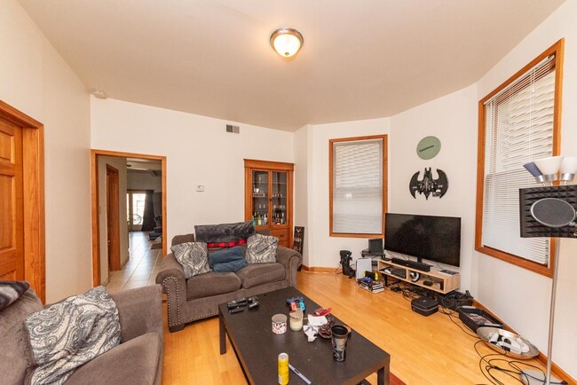 Primary Photo - 2 bedroom in Chicago IL 60647