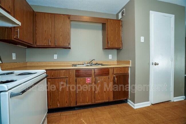 Building Photo - 1315 Huntington Ln