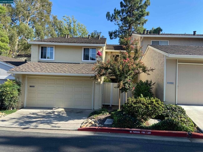 Primary Photo - 1557 Siskiyou Dr