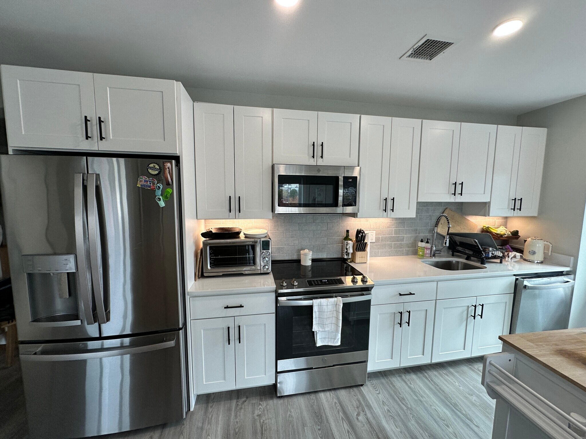 Building Photo - 206 Old Colony Ave