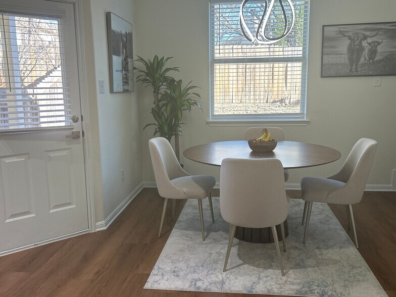 Building Photo - Room in Condo on Red Bud Ridge Ln