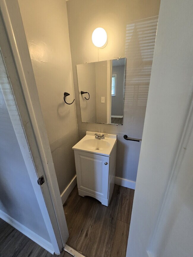 Building Photo - 452 S Napoleon Ave