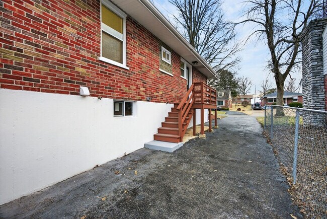 Building Photo - 3831 Brown Rd